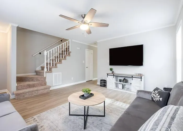 Modern Stunning Southpark/Cotswold Home!