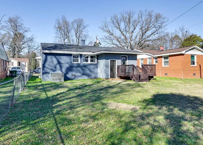 Newly Updated Home ~ 3 Mi To Downtown Charlotte!