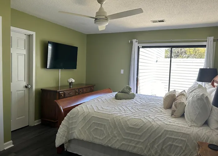 Cozy Home, 10 Minutes Away From Downtown