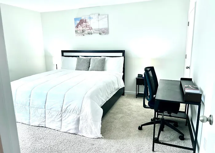 Spacious 4-Bedroom House,6Beds With Office Space