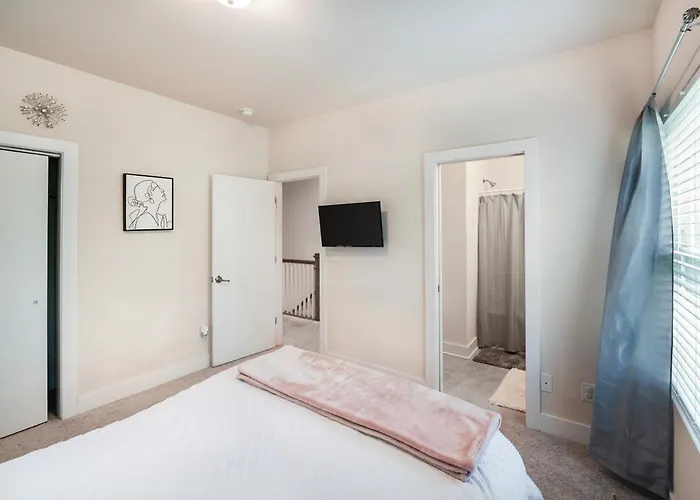 Stylish 3Br Home In Clt, Close To Downtown, Airport, Wfh & Parking & Family Friendly & Business Ready